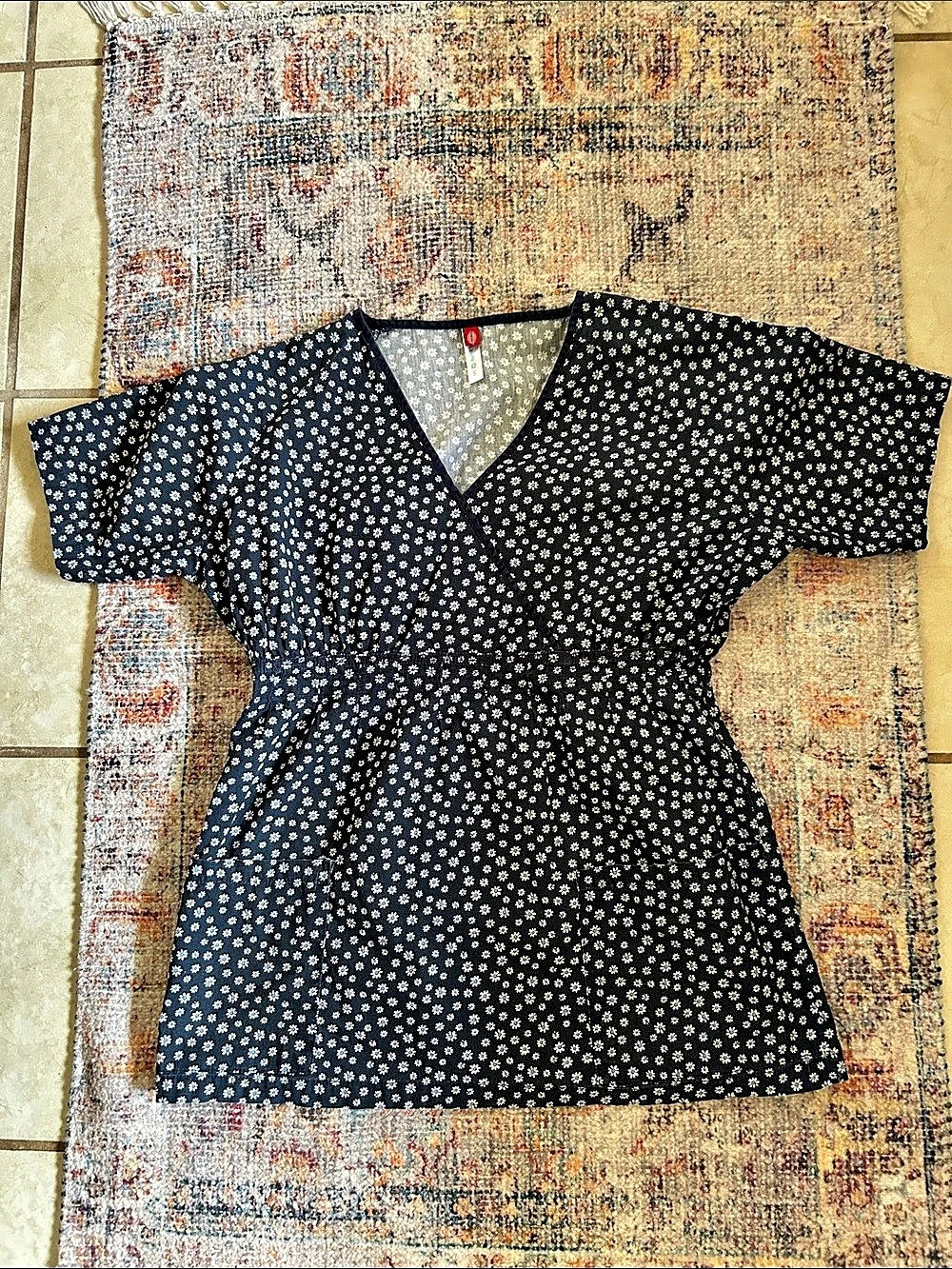 Dickies EDS Signature Daisy Print Scrub Top Floral Black & White Small